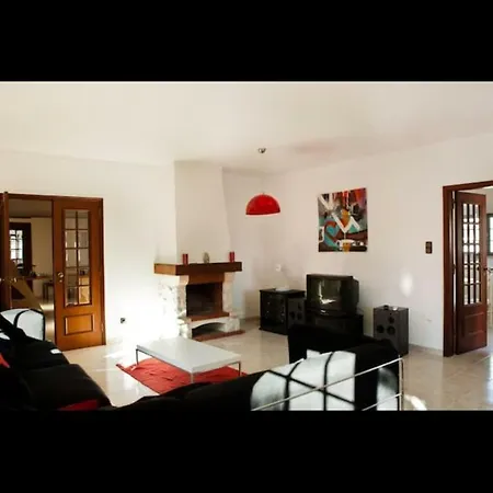 Large With Large Garden Bbq Area Pool And Annex Fully Detached
